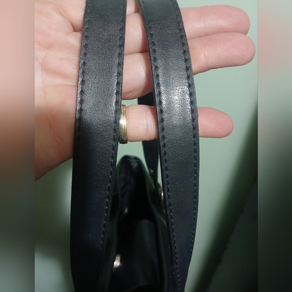 GUC Jaclyn Smith Vintage Shoulder Bag - Picture 7 of 8